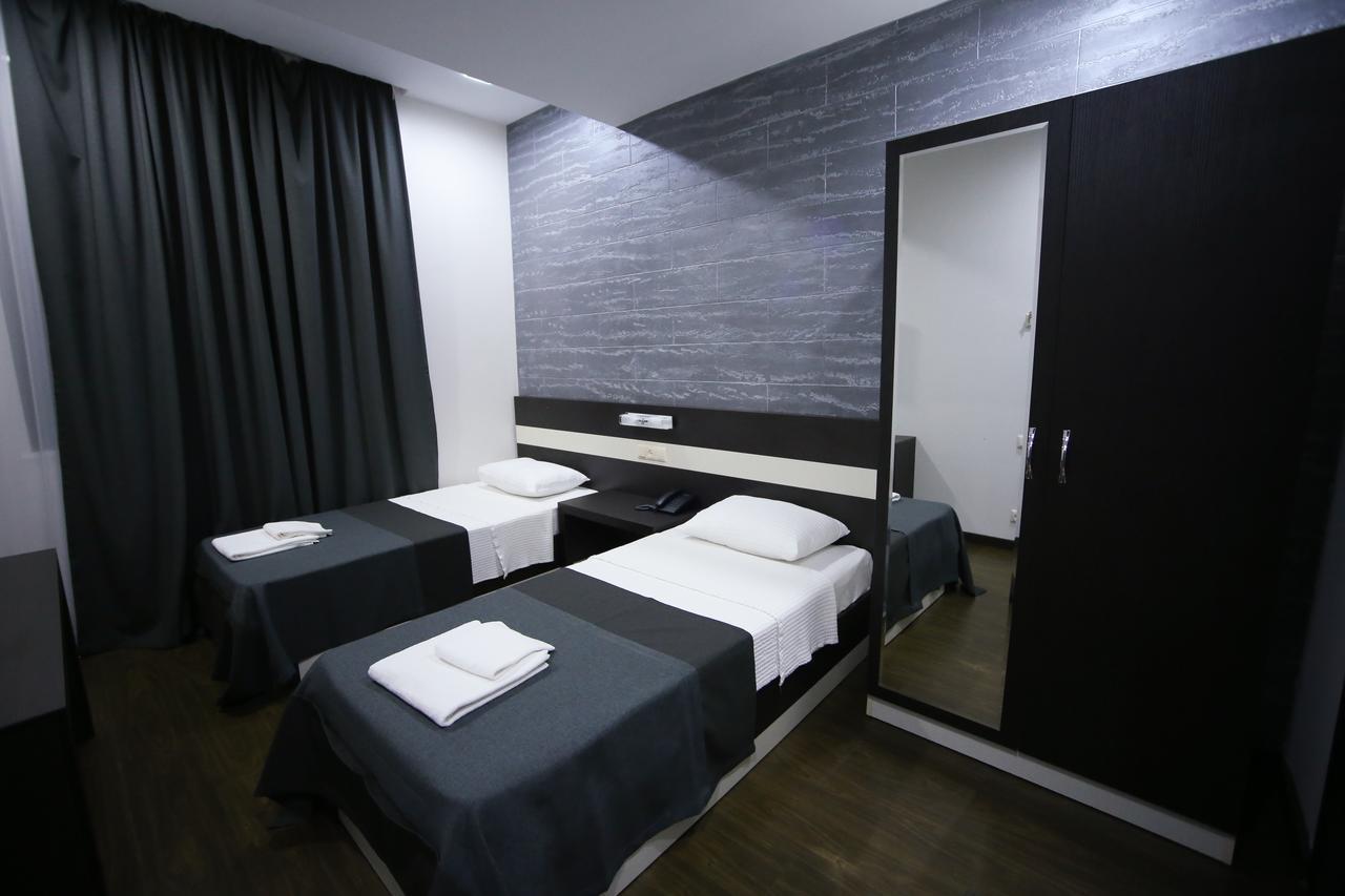 West Tower Hotel Kutaisi Bagian luar foto