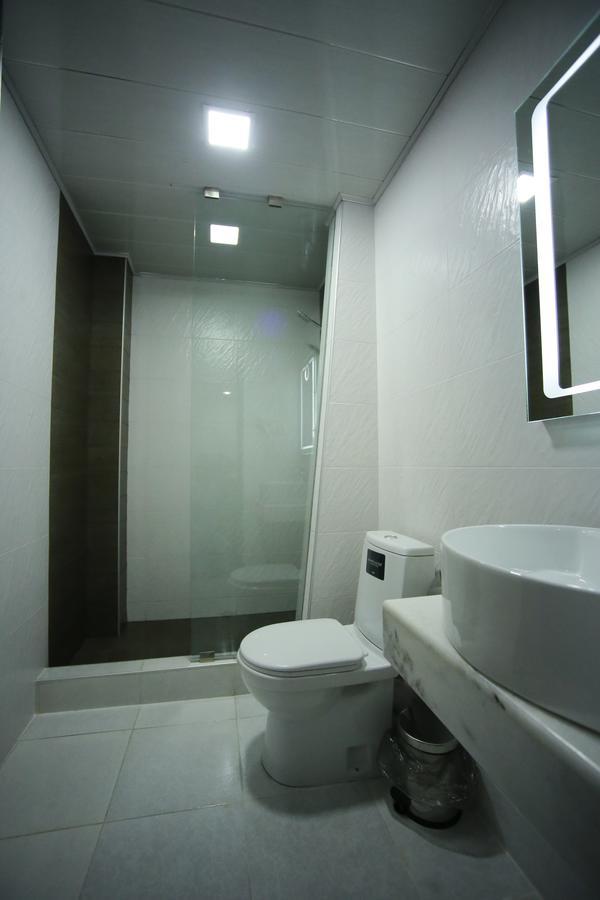 West Tower Hotel Kutaisi Bagian luar foto