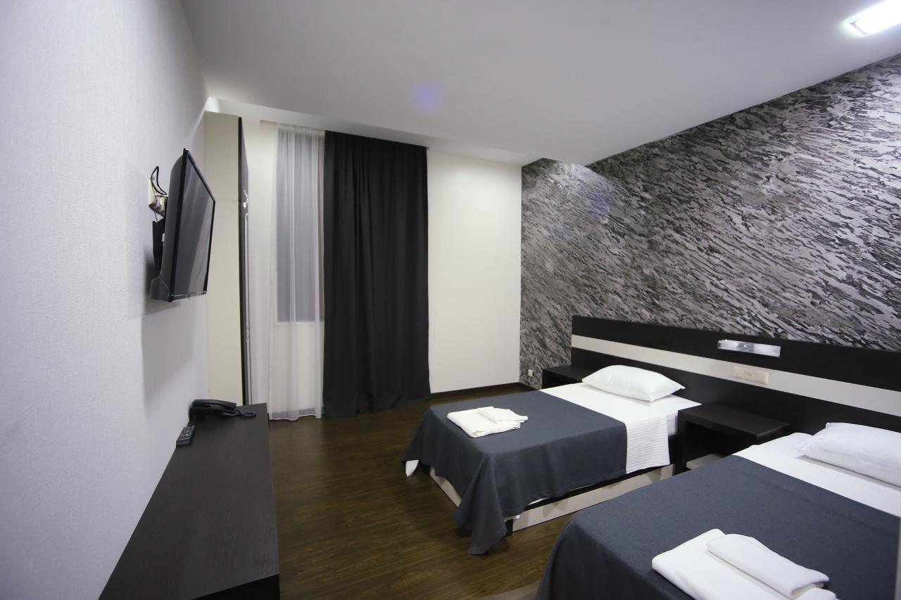 West Tower Hotel Kutaisi Bagian luar foto