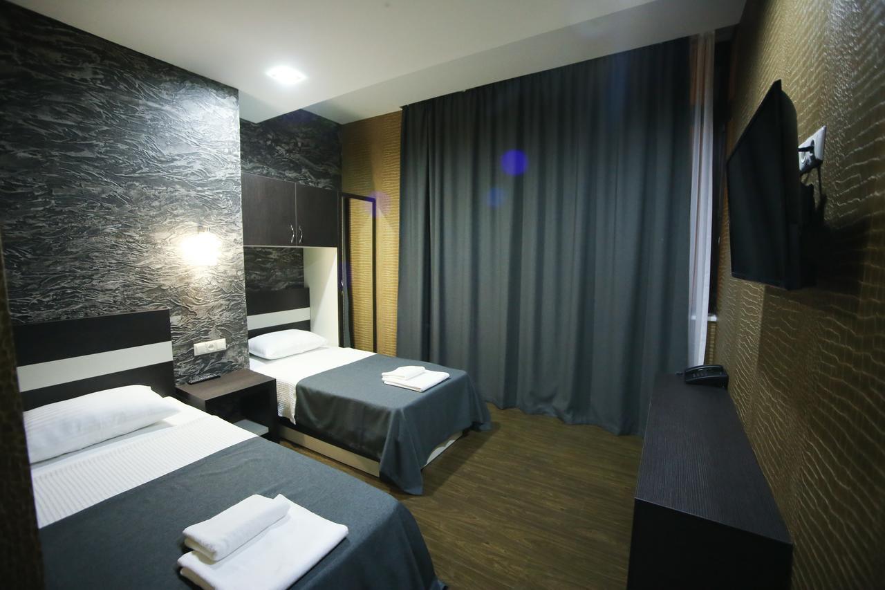 West Tower Hotel Kutaisi Bagian luar foto