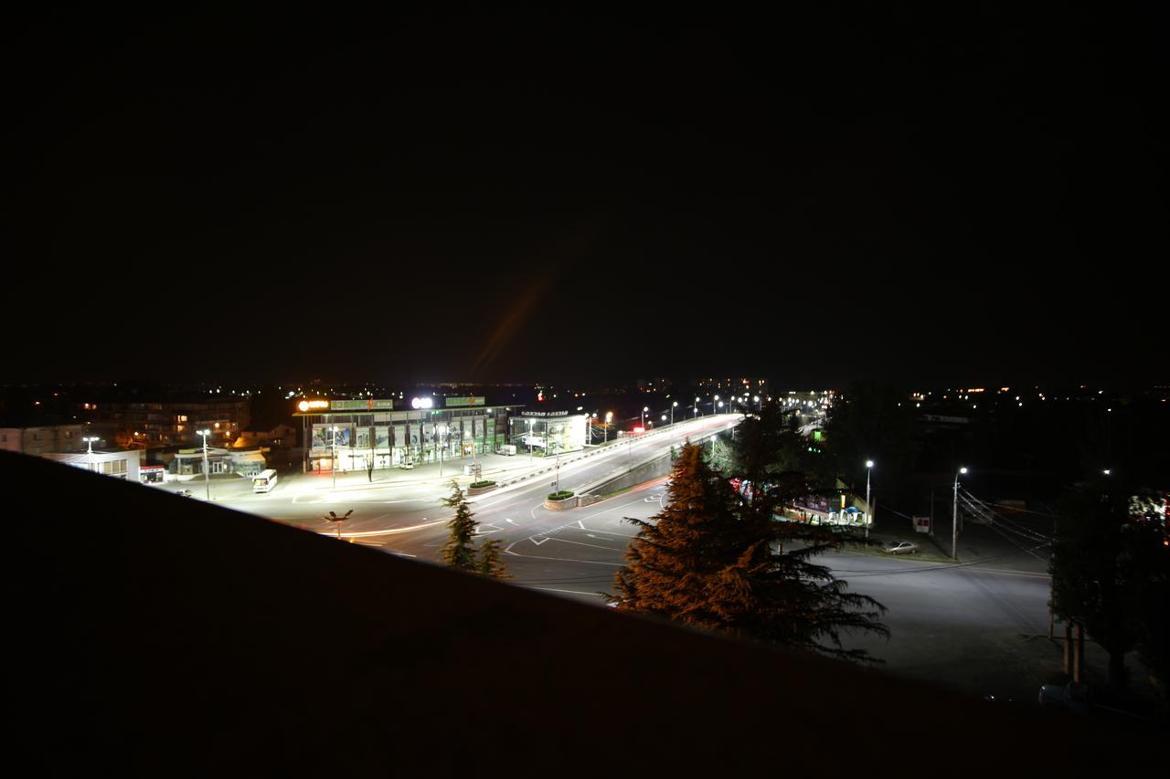 West Tower Hotel Kutaisi Bagian luar foto