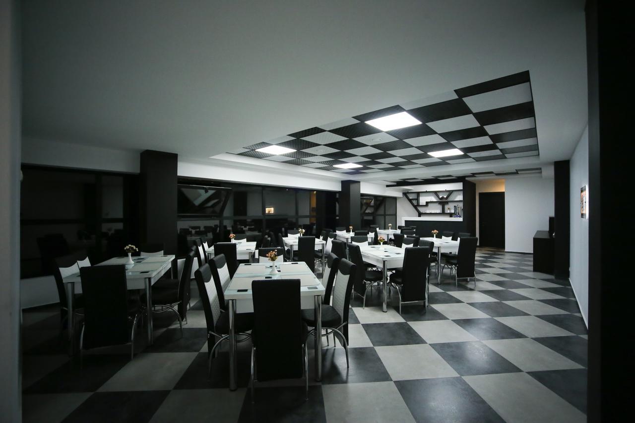 West Tower Hotel Kutaisi Bagian luar foto