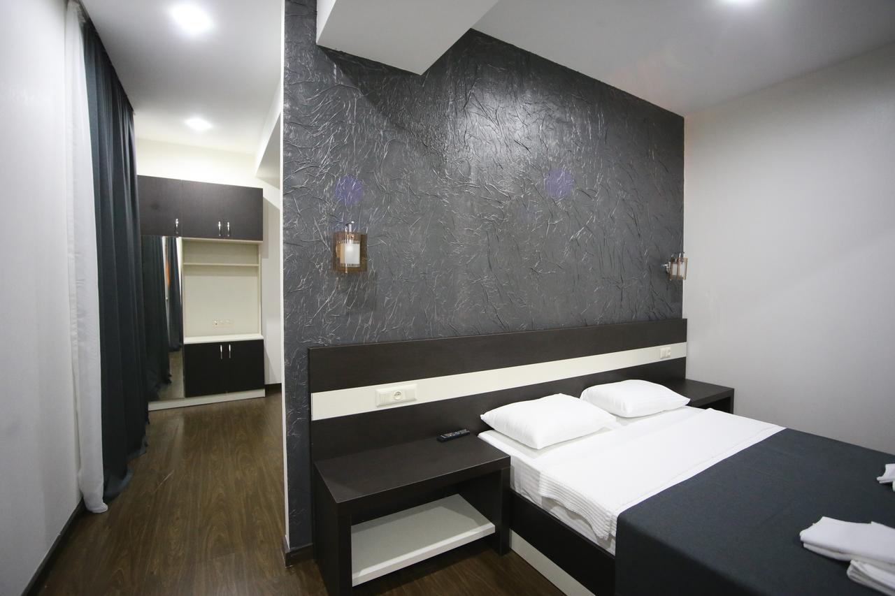 West Tower Hotel Kutaisi Bagian luar foto