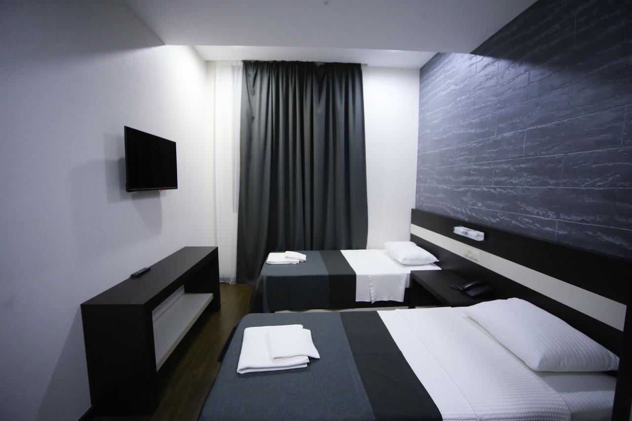 West Tower Hotel Kutaisi Bagian luar foto