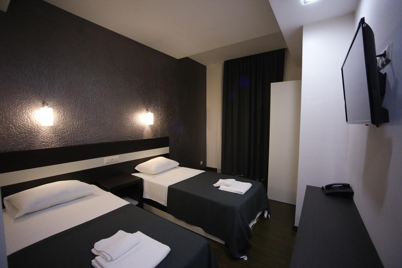 West Tower Hotel Kutaisi Bagian luar foto