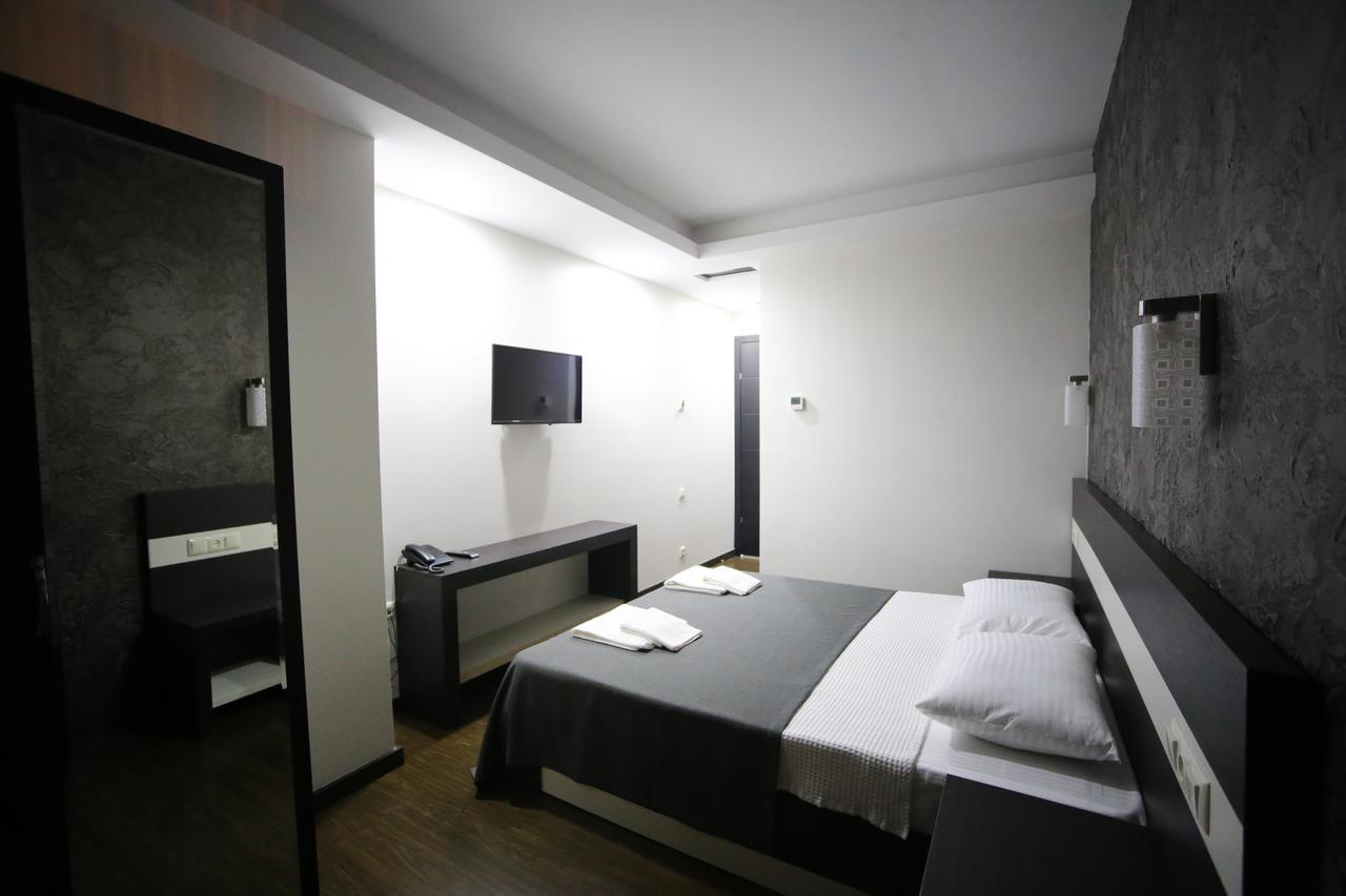 West Tower Hotel Kutaisi Bagian luar foto