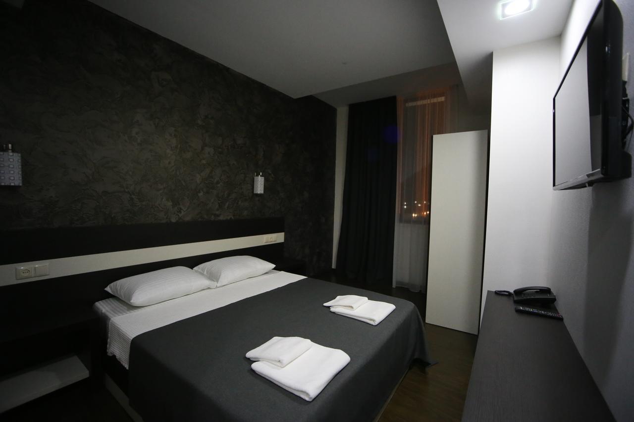 West Tower Hotel Kutaisi Bagian luar foto