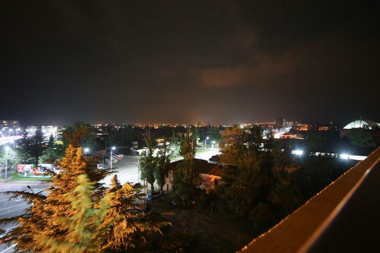 West Tower Hotel Kutaisi Bagian luar foto